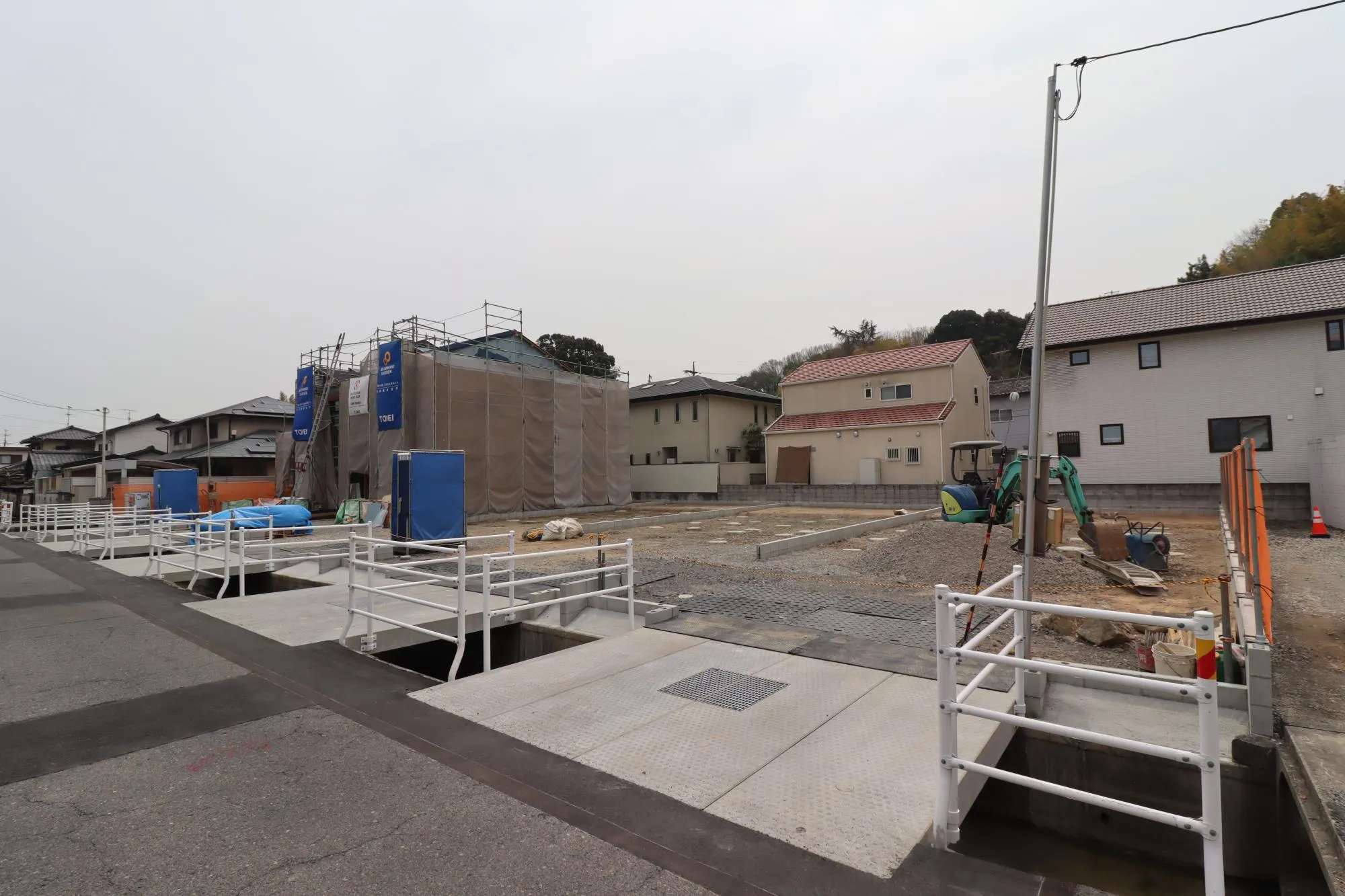 【①・②・③号棟:更地/④・⑤号棟:上棟】