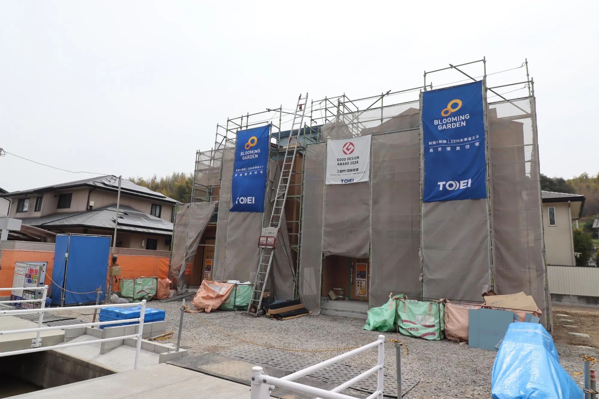 【上棟:右④・左⑤号棟】