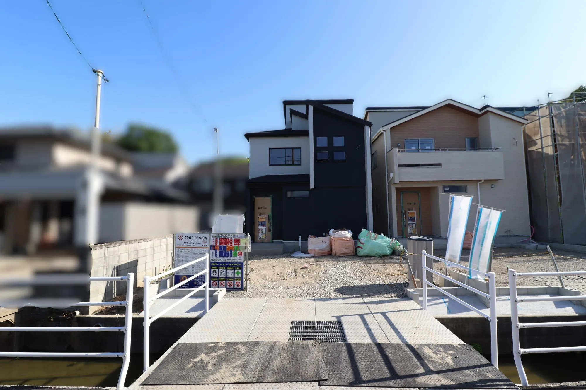 【外観写真(左5号棟、右4号棟)】