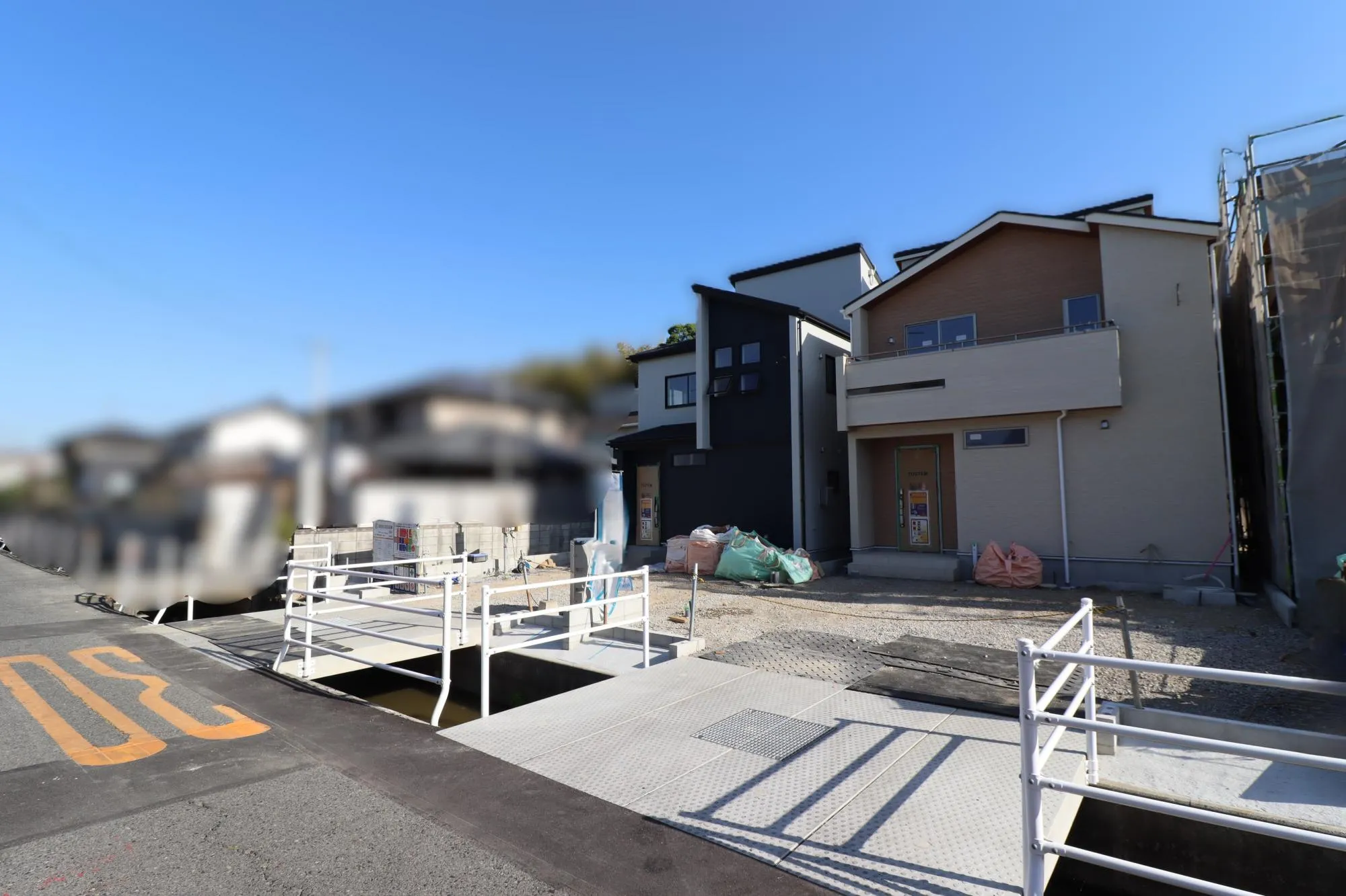 【外観写真(左5号棟、右4号棟)】
