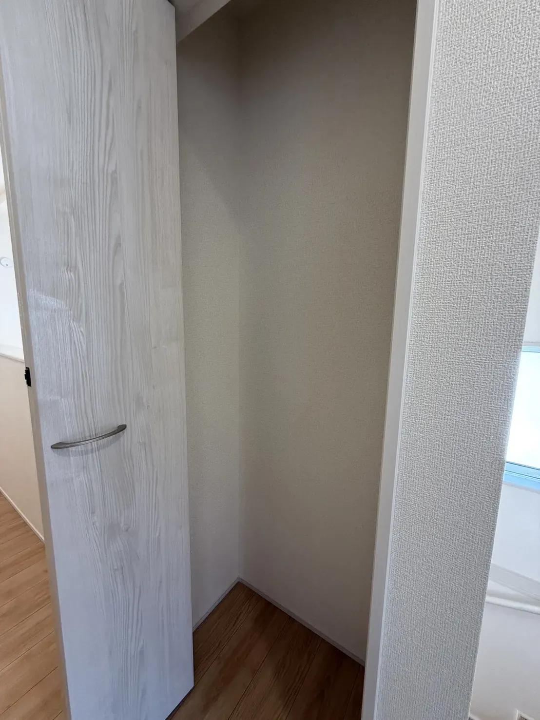 ①2階廊下収納