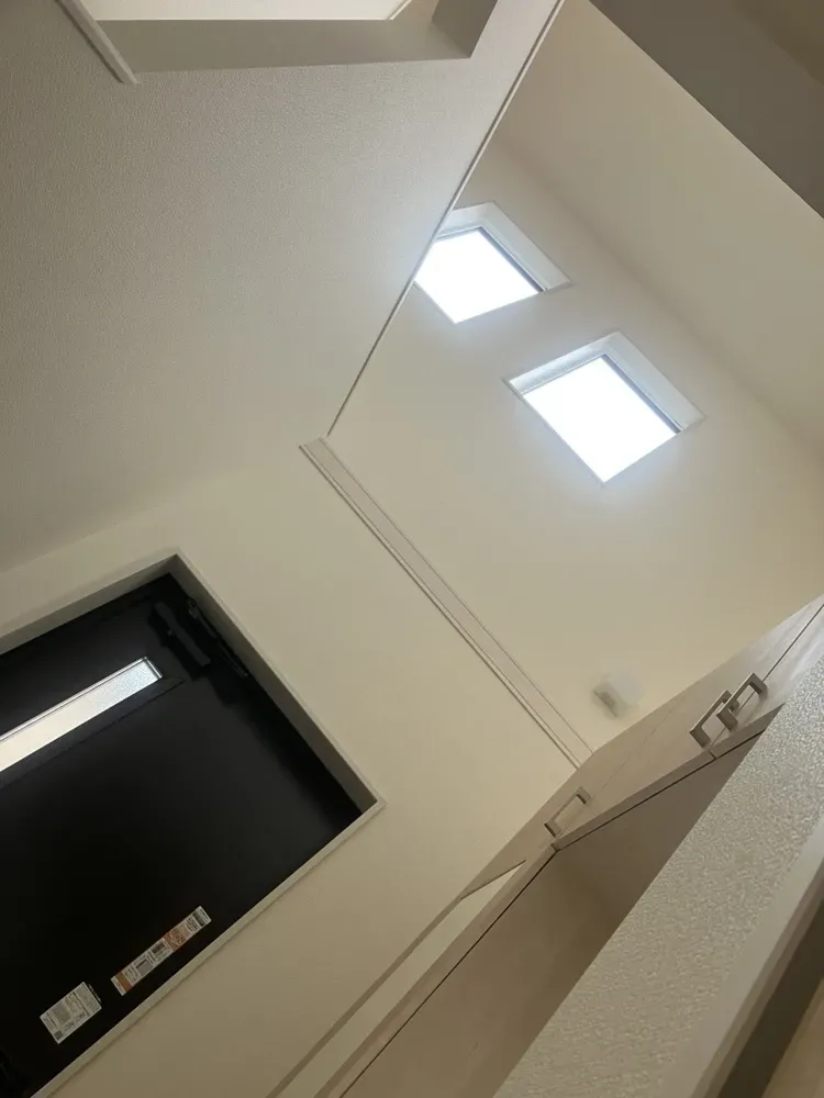 天井高を活かした玄関吹き抜けで、広々とした印象の住まいです☆