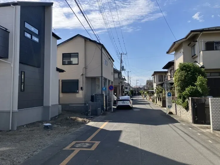 前面道路は見通しが良く、お車の出入りもスムーズに行えます!	
