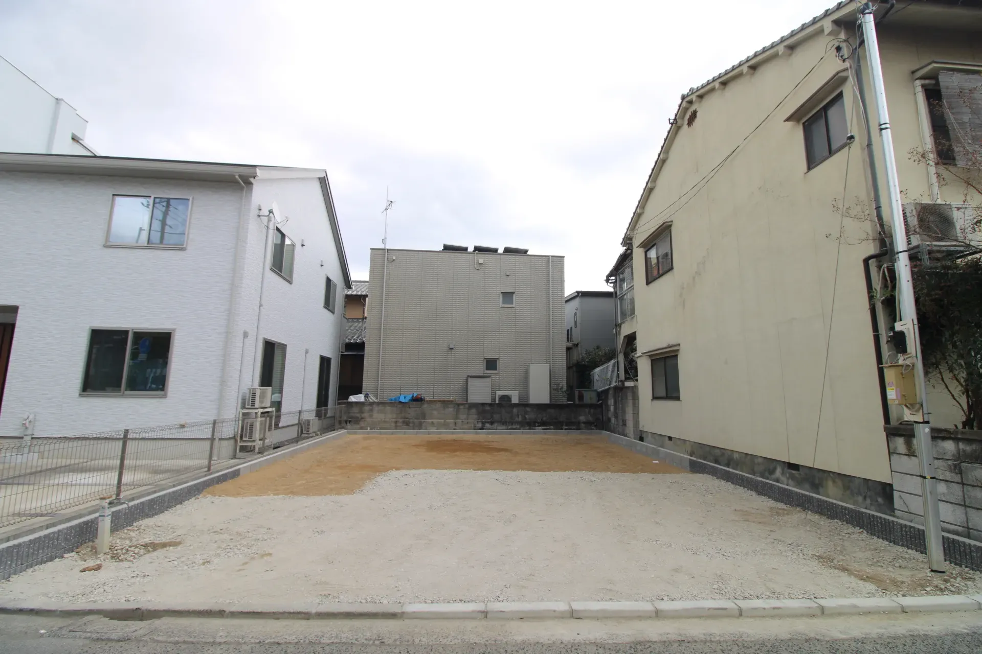 前面道路から見た宅地