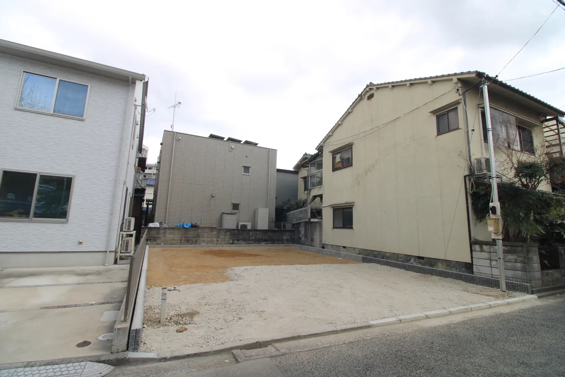 前面道路から見た宅地