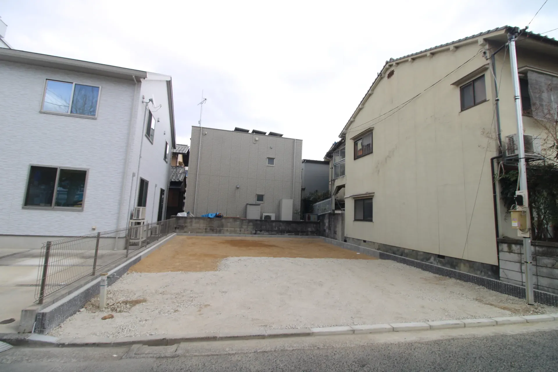 前面道路から見た宅地