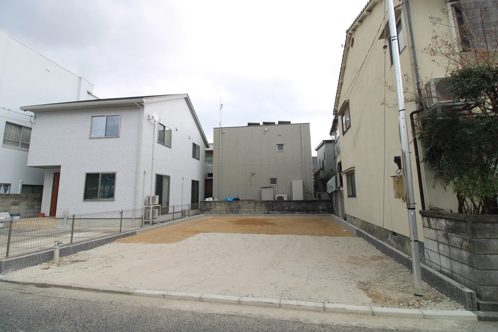 前面道路から見た宅地