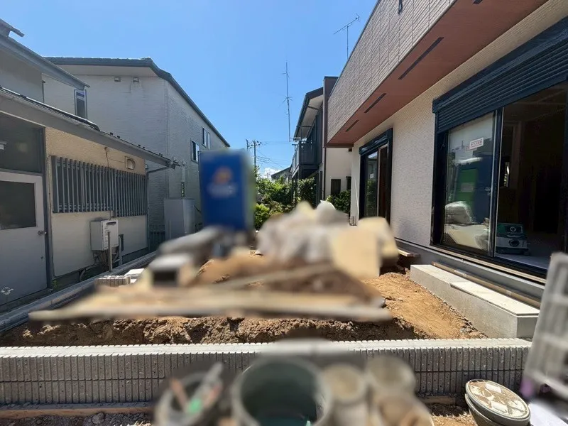 庭:完成が待ち遠しくなる、開放感のあるお庭づくりが進んでおります☆