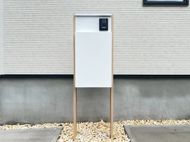 宅配BOX付ポスト
昼の間、家を空けていも安心して宅配物を頼めます!