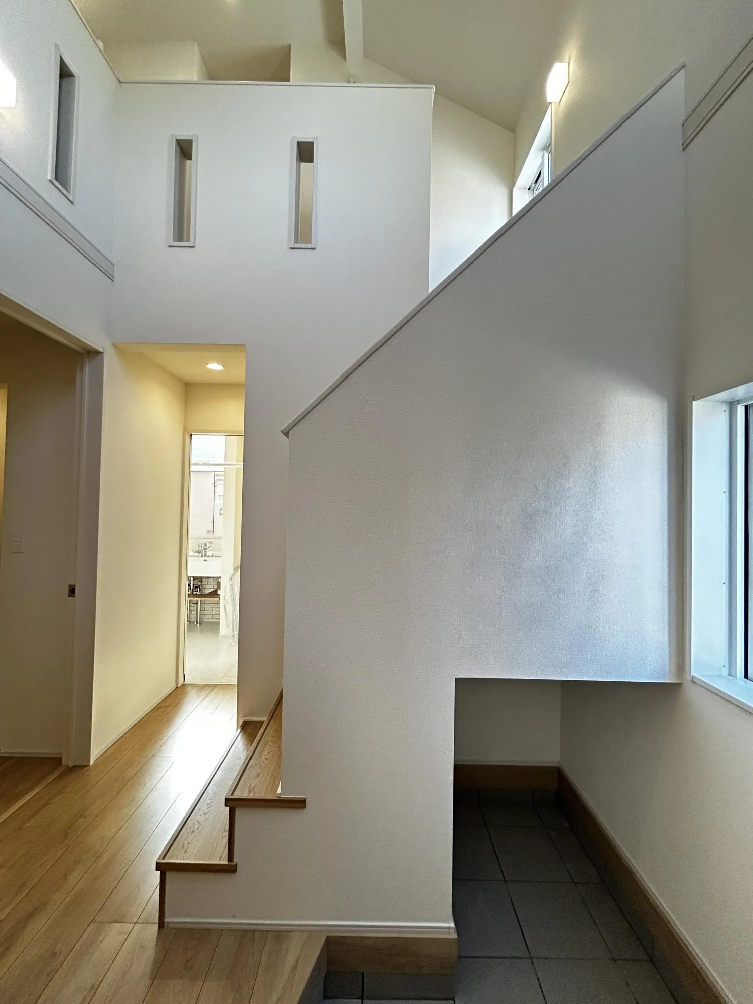 1号棟　玄関土間収納