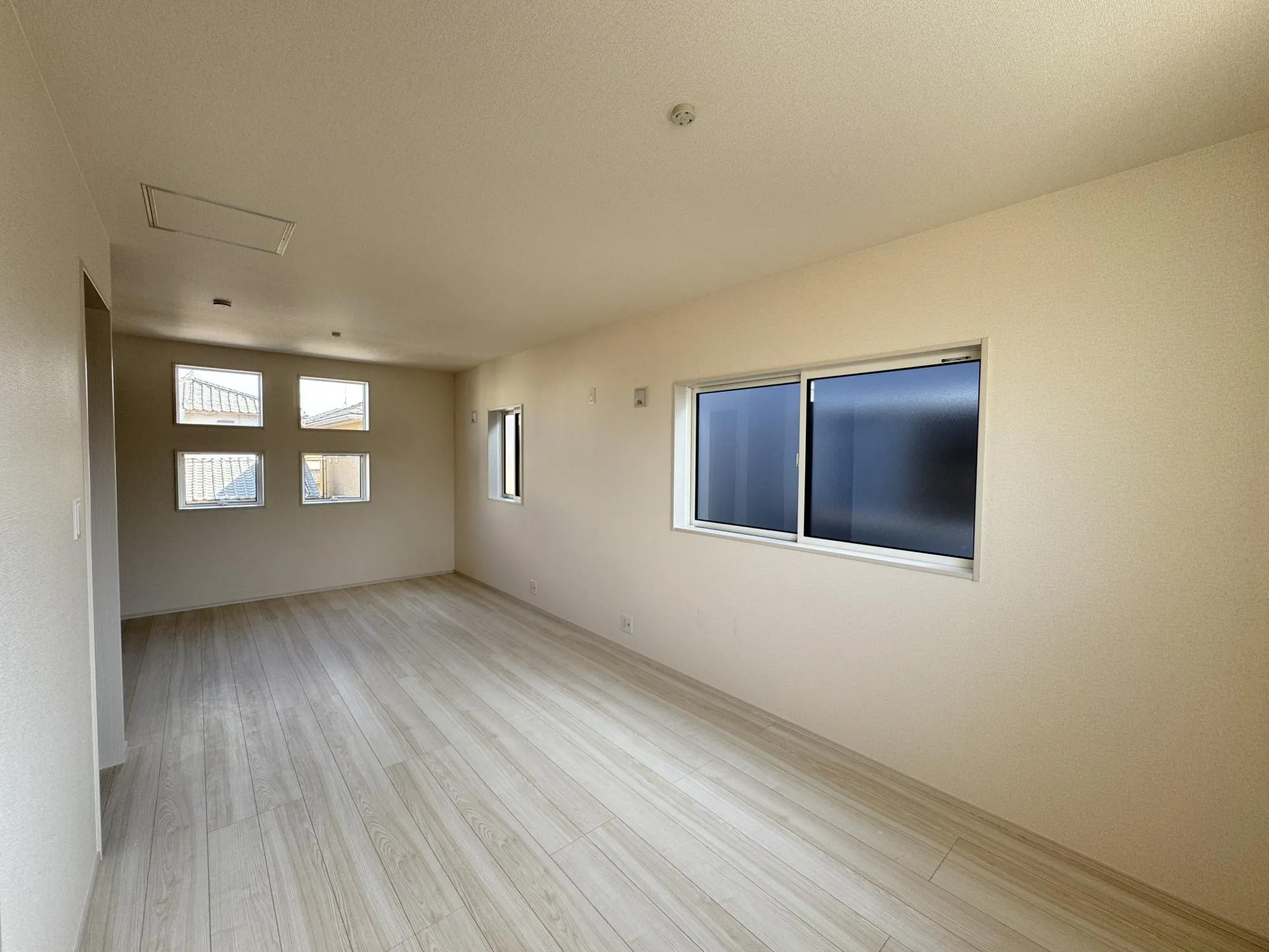 【洋室11.0帖】2部屋に間取り変更が可能です!(別途工事費要)