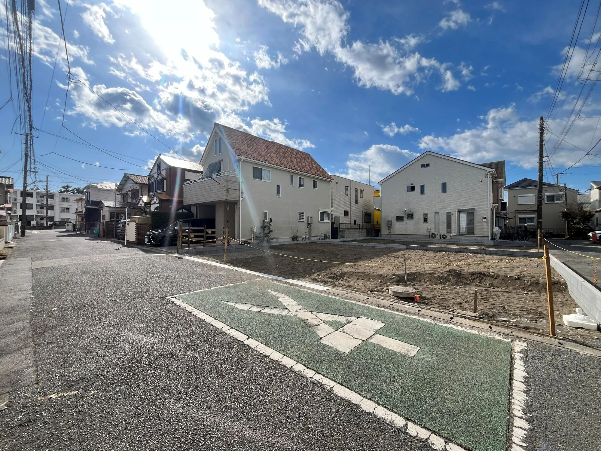 前面道路も広く駐車もしやすいです。