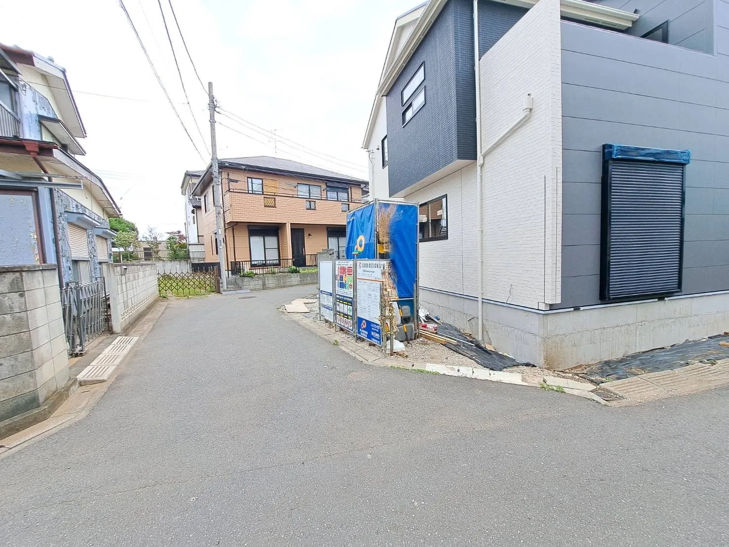 前面道路はゆとりがあり、車の運転や駐車もしやすい環境です!