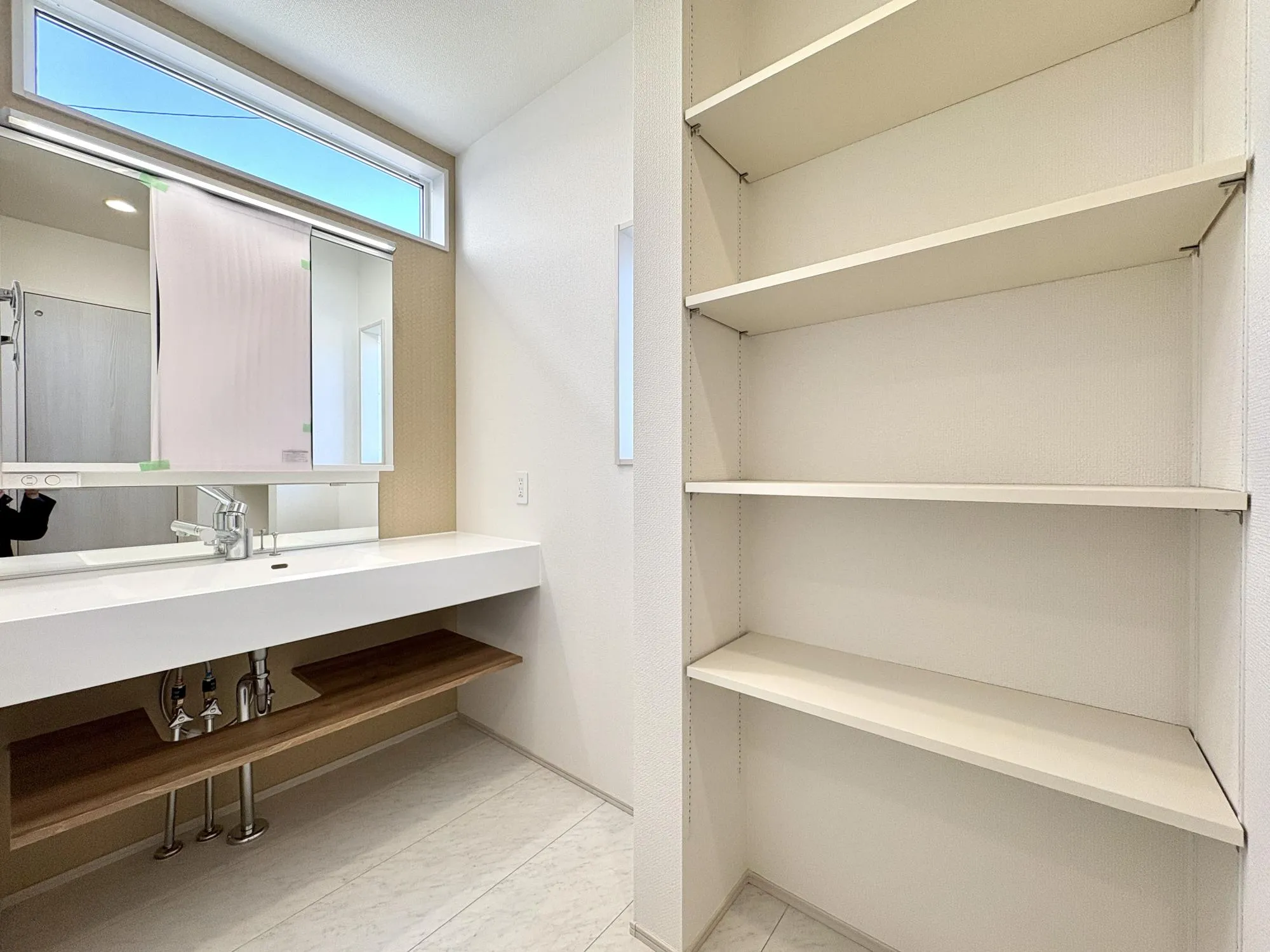 【4号棟/洗面+可動棚】