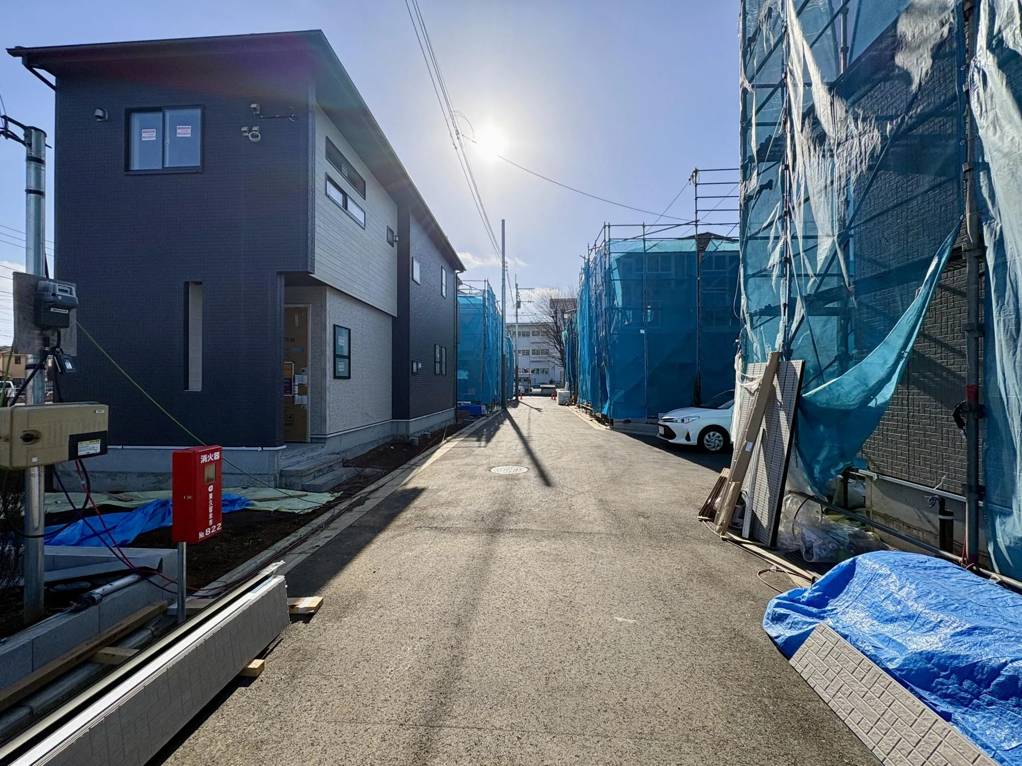 【前面道路を含む現地外観写真】