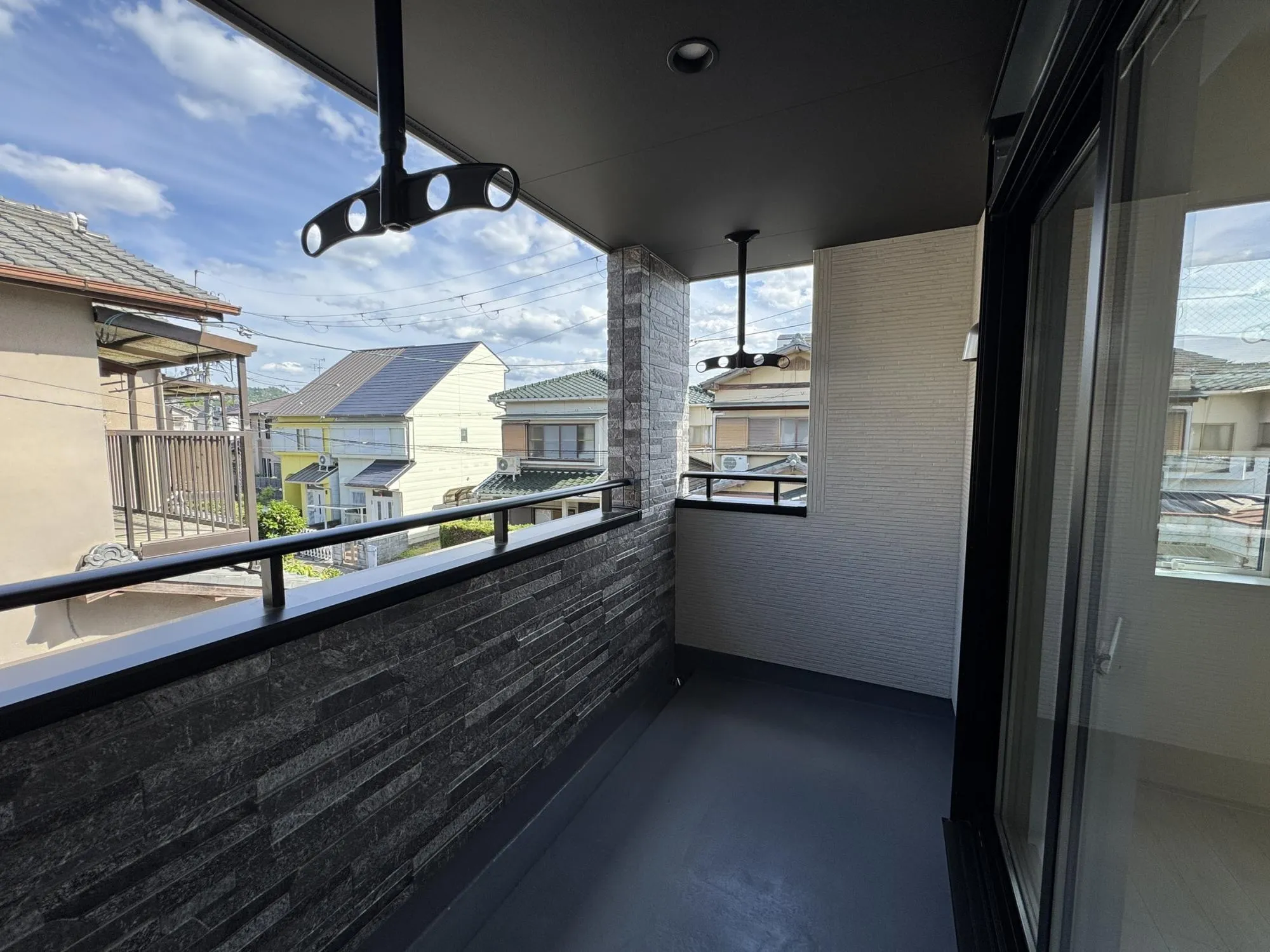 【バルコニー】2部屋から出入り可能なバルコニーです