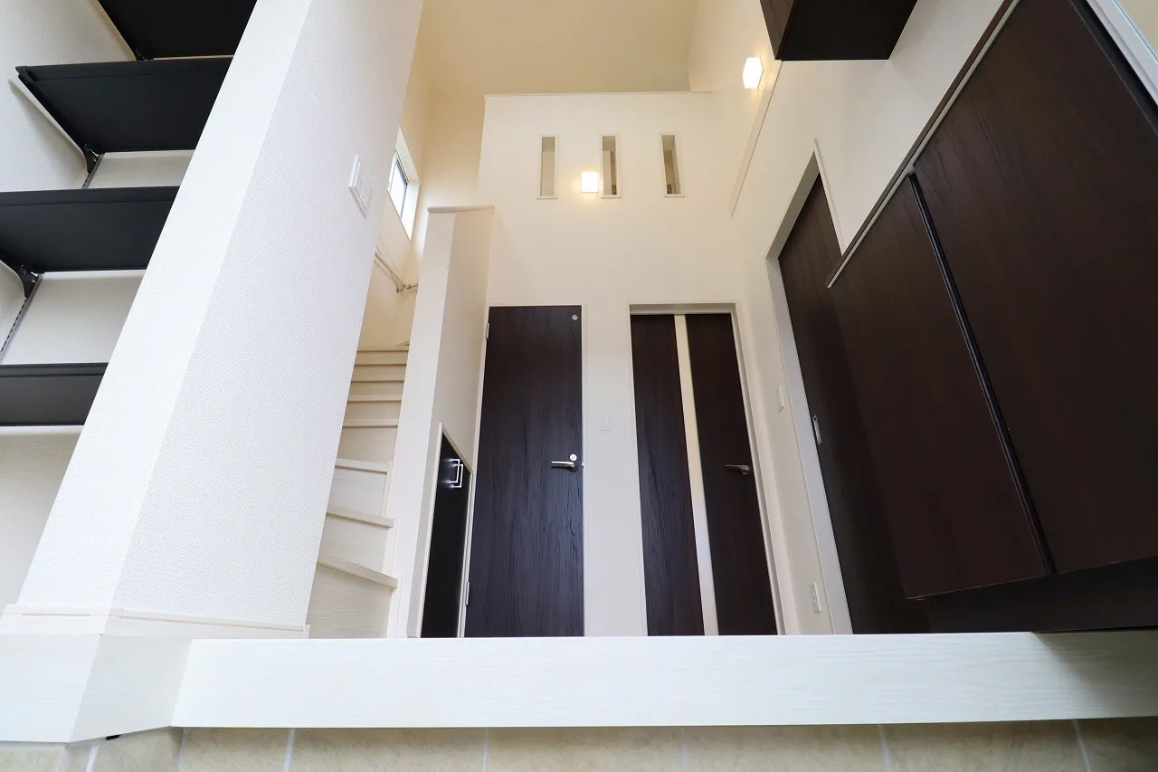 【玄関吹き抜け】