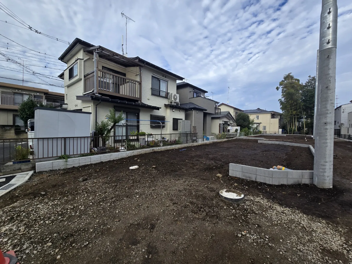 現地写真・西側1ー3号棟側(2025.11.1)