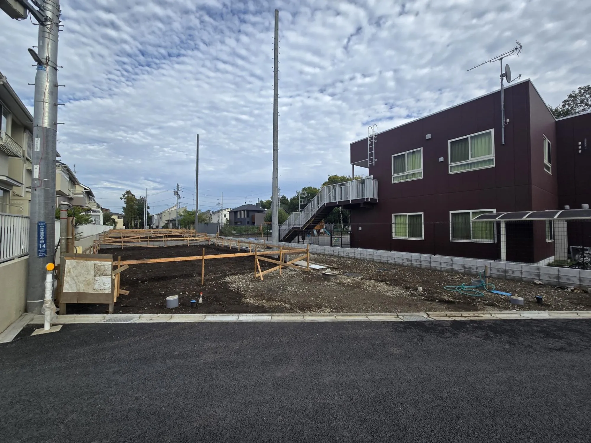 現地写真・西側1ー3号棟側(2025.11.1)