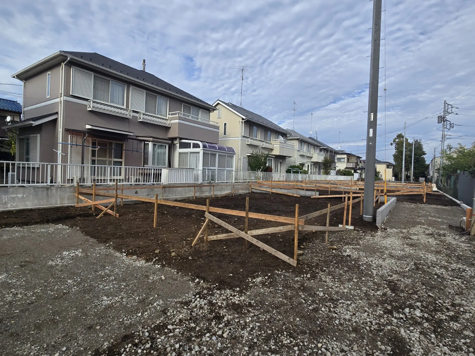 現地写真・西側1ー3号棟側(2025.11.1)