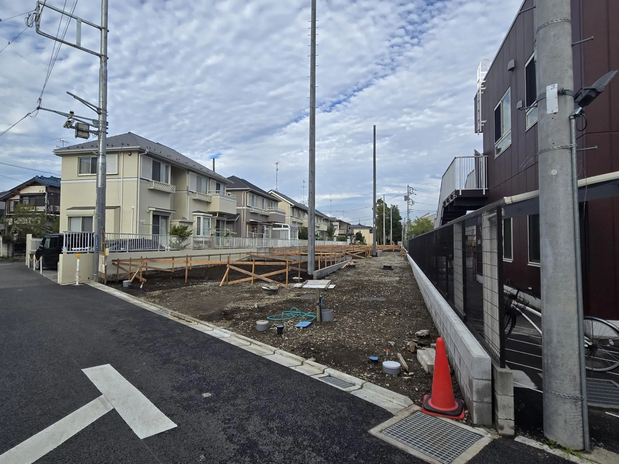 現地写真・西側1ー3号棟側(2025.11.1)