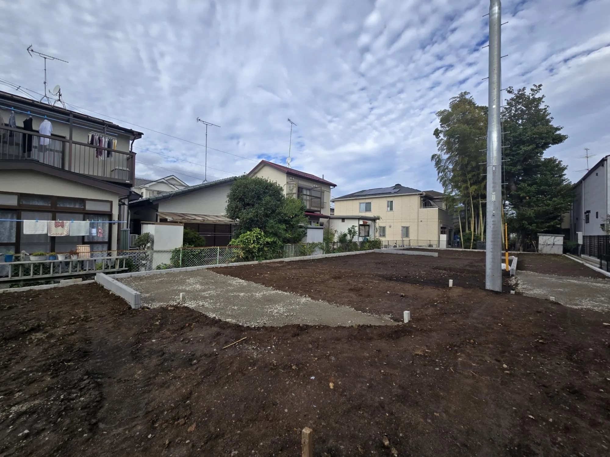 現地写真・西側1ー3号棟側(2025.11.1)