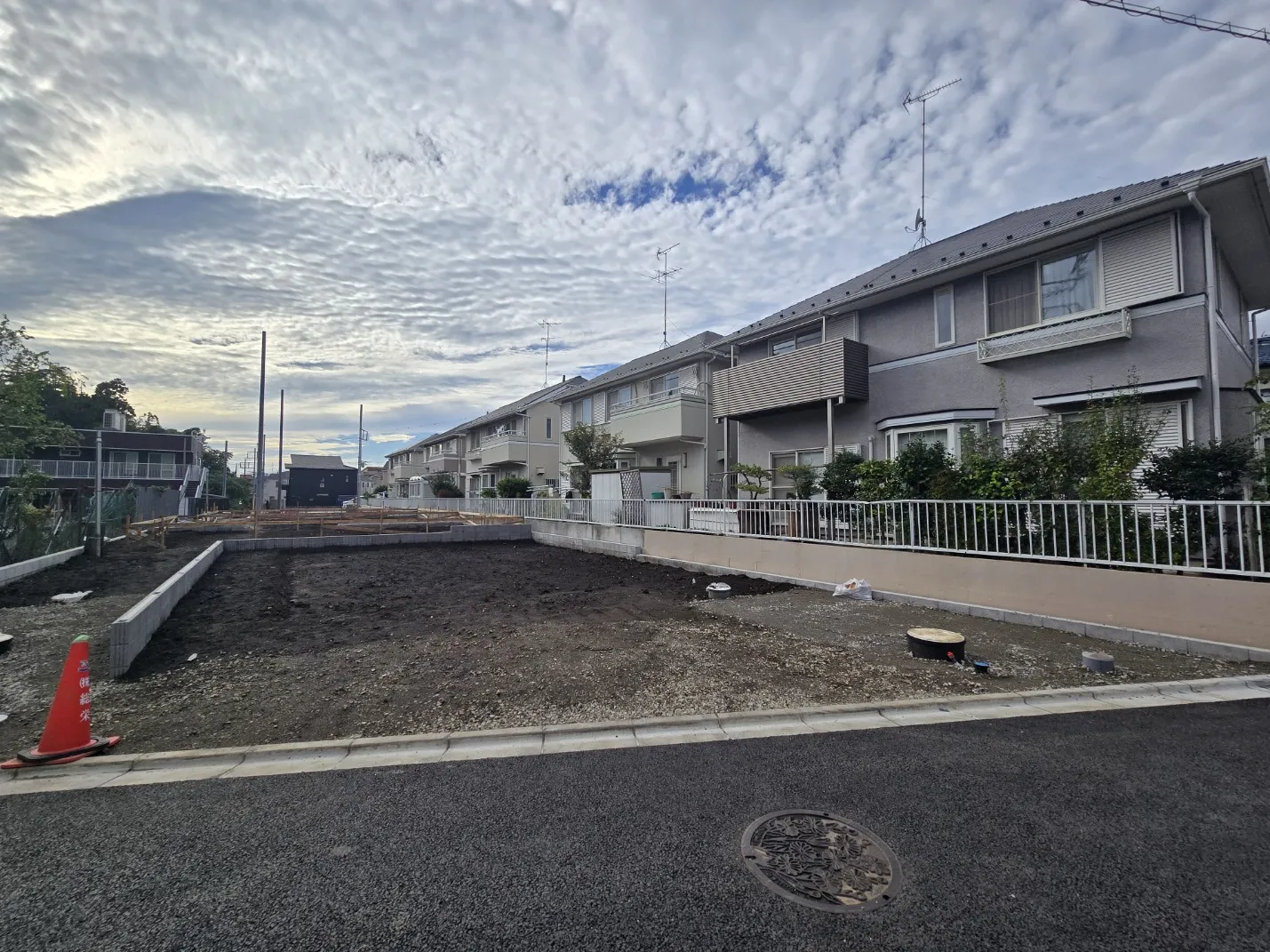 現地写真・西側4ー5号棟側(2025.11.1)