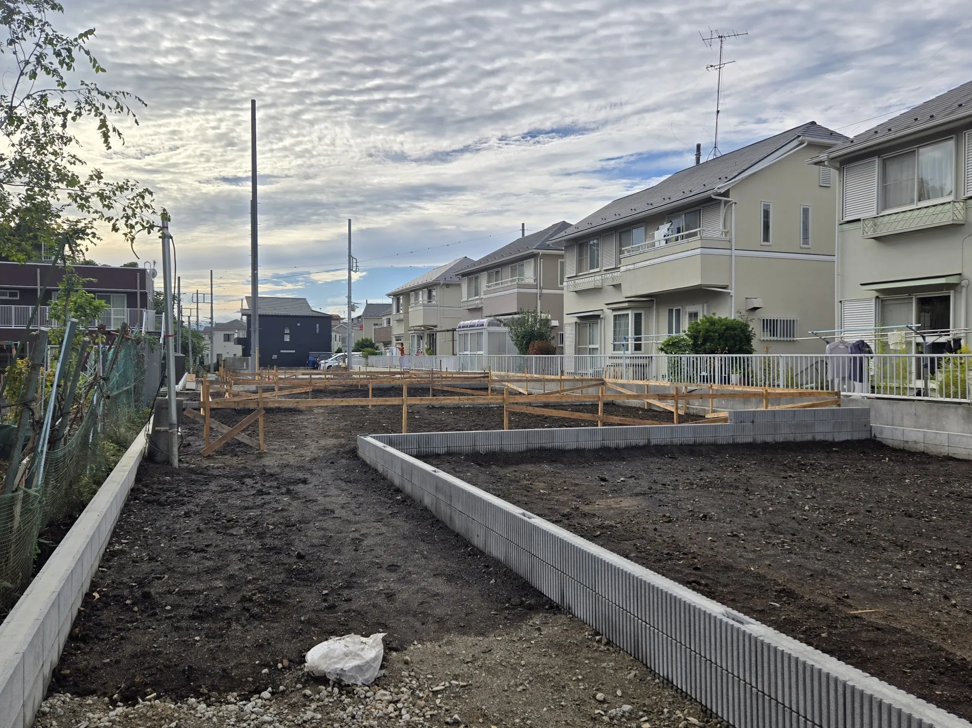 現地写真・西側4ー5号棟側(2025.11.1)