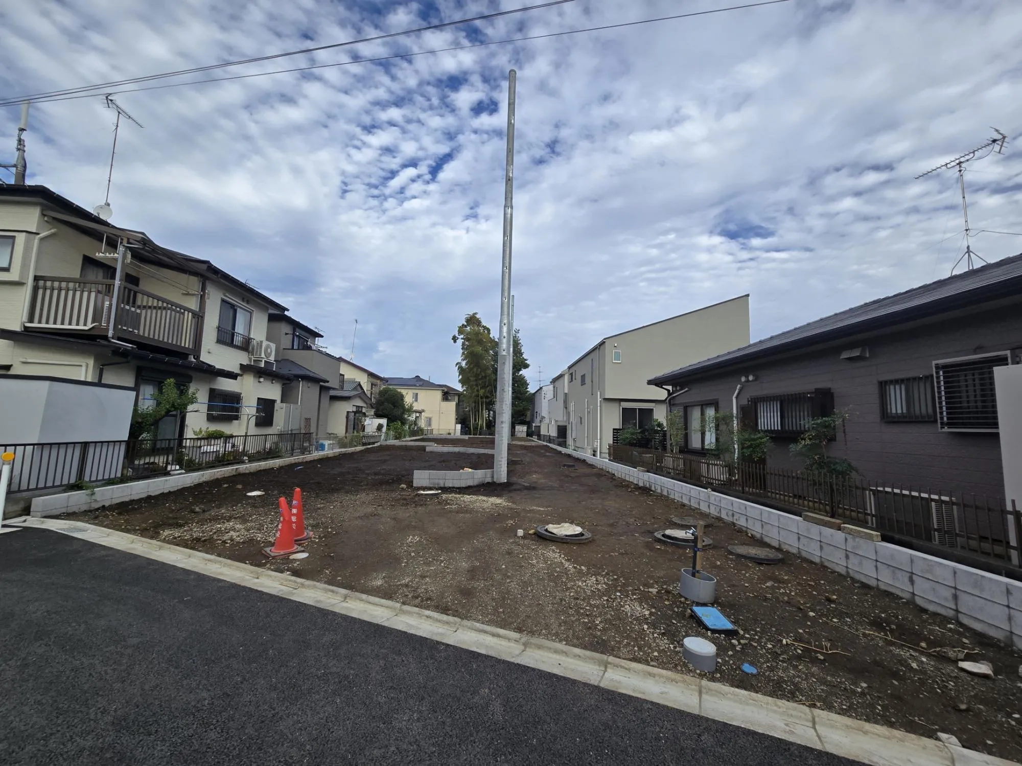 現地写真・東側6ー8号棟側(2025.11.1)