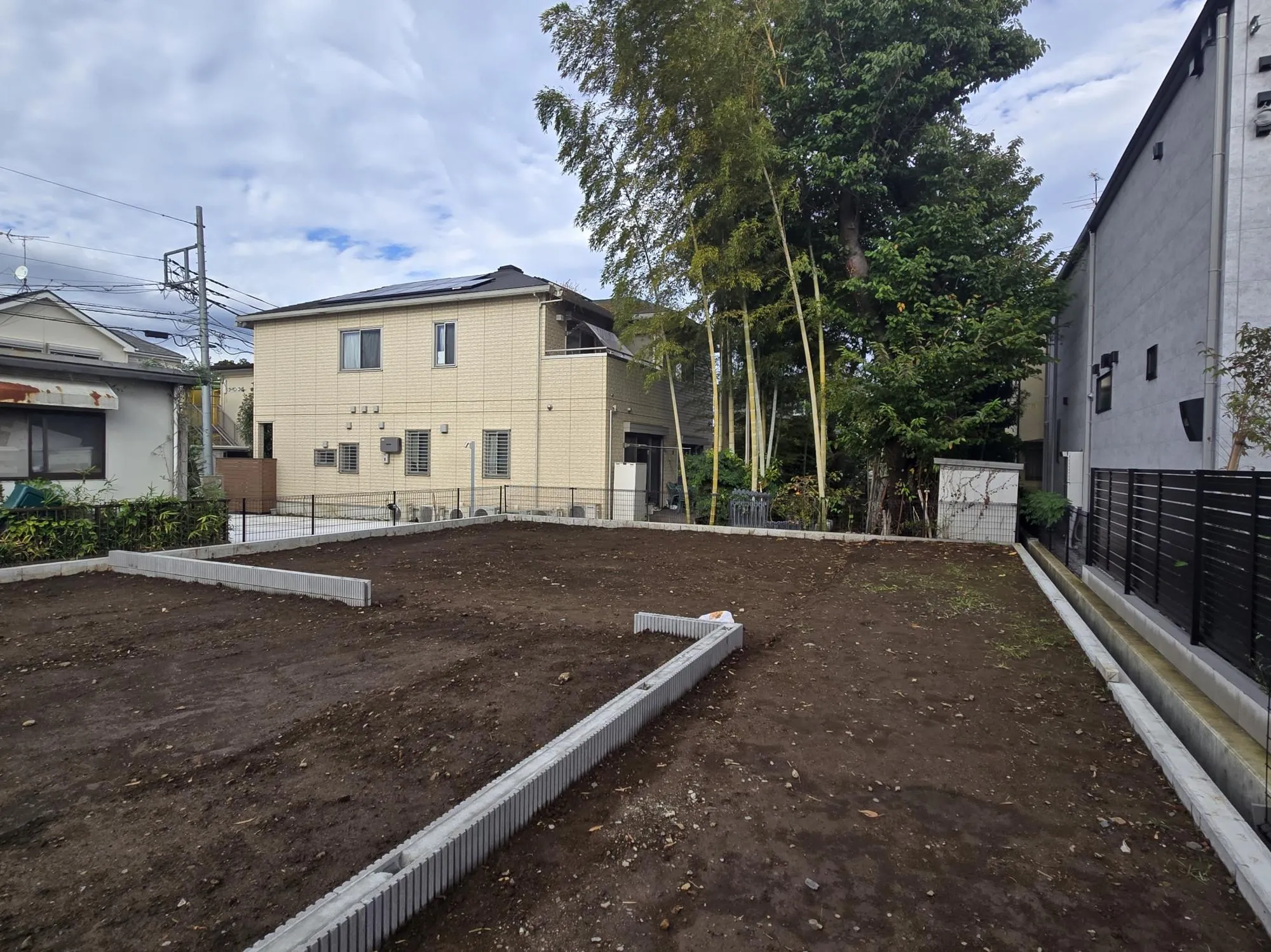 現地写真・東側6ー8号棟側(2025.11.1)