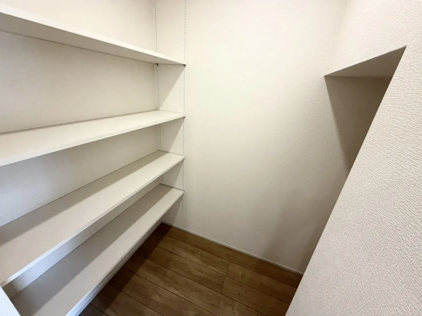 特売で買いすぎても安心のパントリー