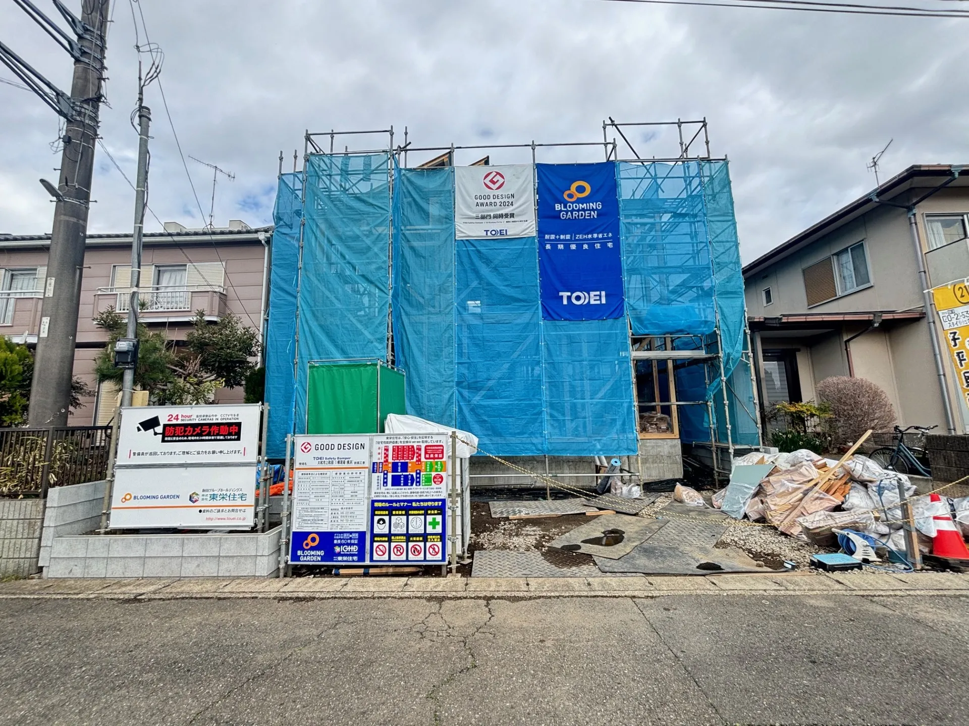 【現地外観写真】
上棟しました。
完成物件でのご内覧可能です。