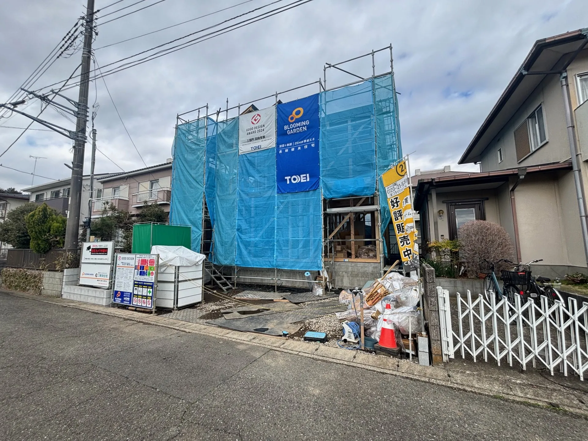 【現地外観写真】
上棟しました。
完成物件でのご内覧可能です。