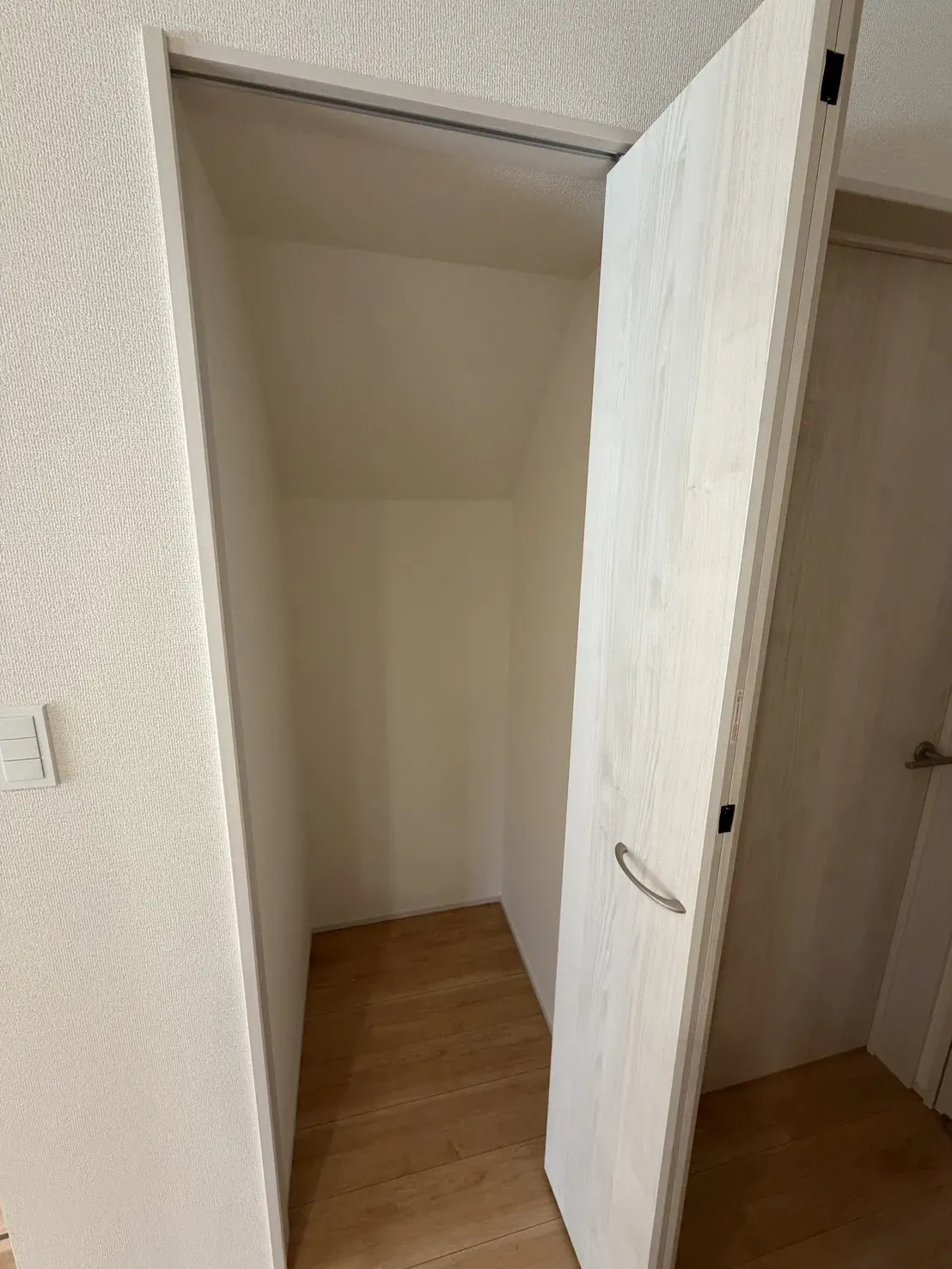 ②階段下収納