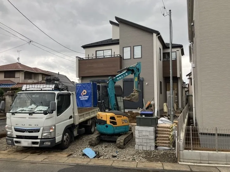 ただいま建築中!完成後はきれいでおしゃれな外観の住まいが誕生予定です☆
