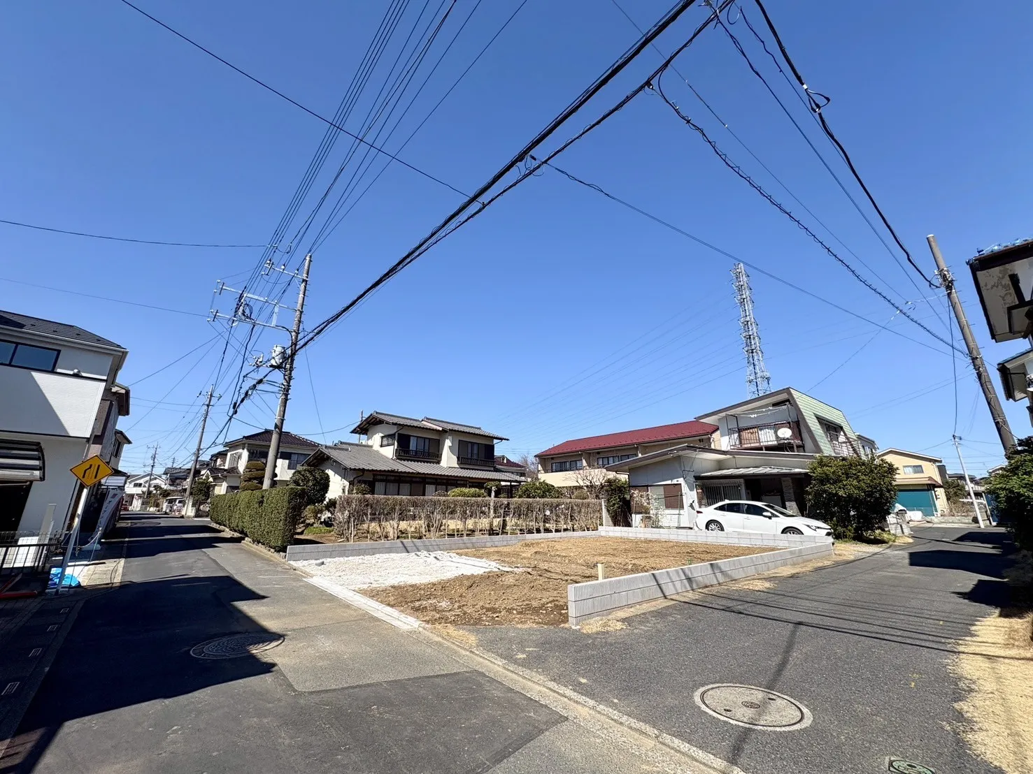 【外観写真】スーパー・コンビニ徒歩6分，ドラックストアも徒歩8分圏内。忙しい毎日を支える、充実の生活利便性◎