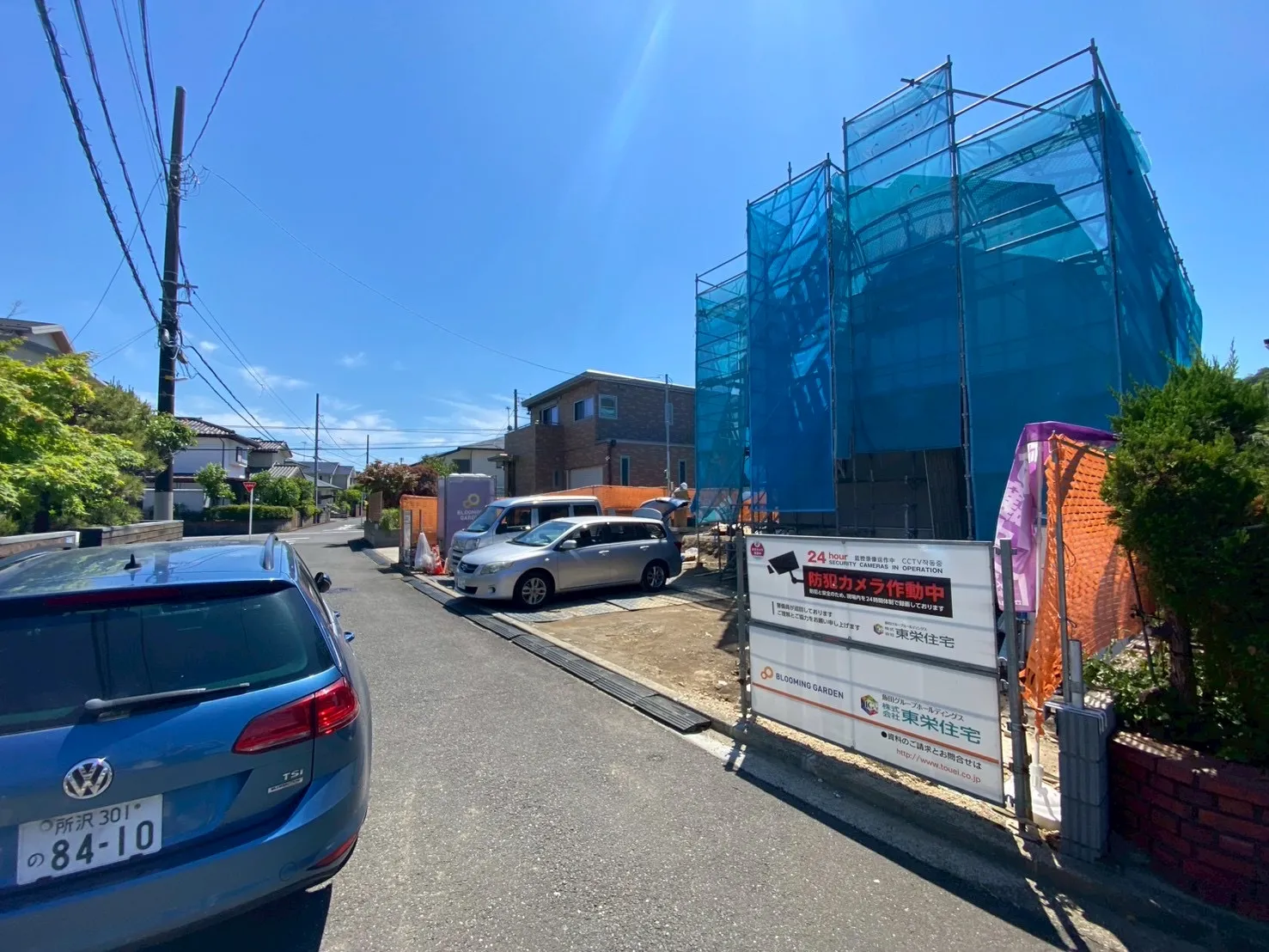 周辺は居住者のみの利用のため交通量が少なく、車の出入りもスムーズに行えます。静けさと安心を両立した住まい。