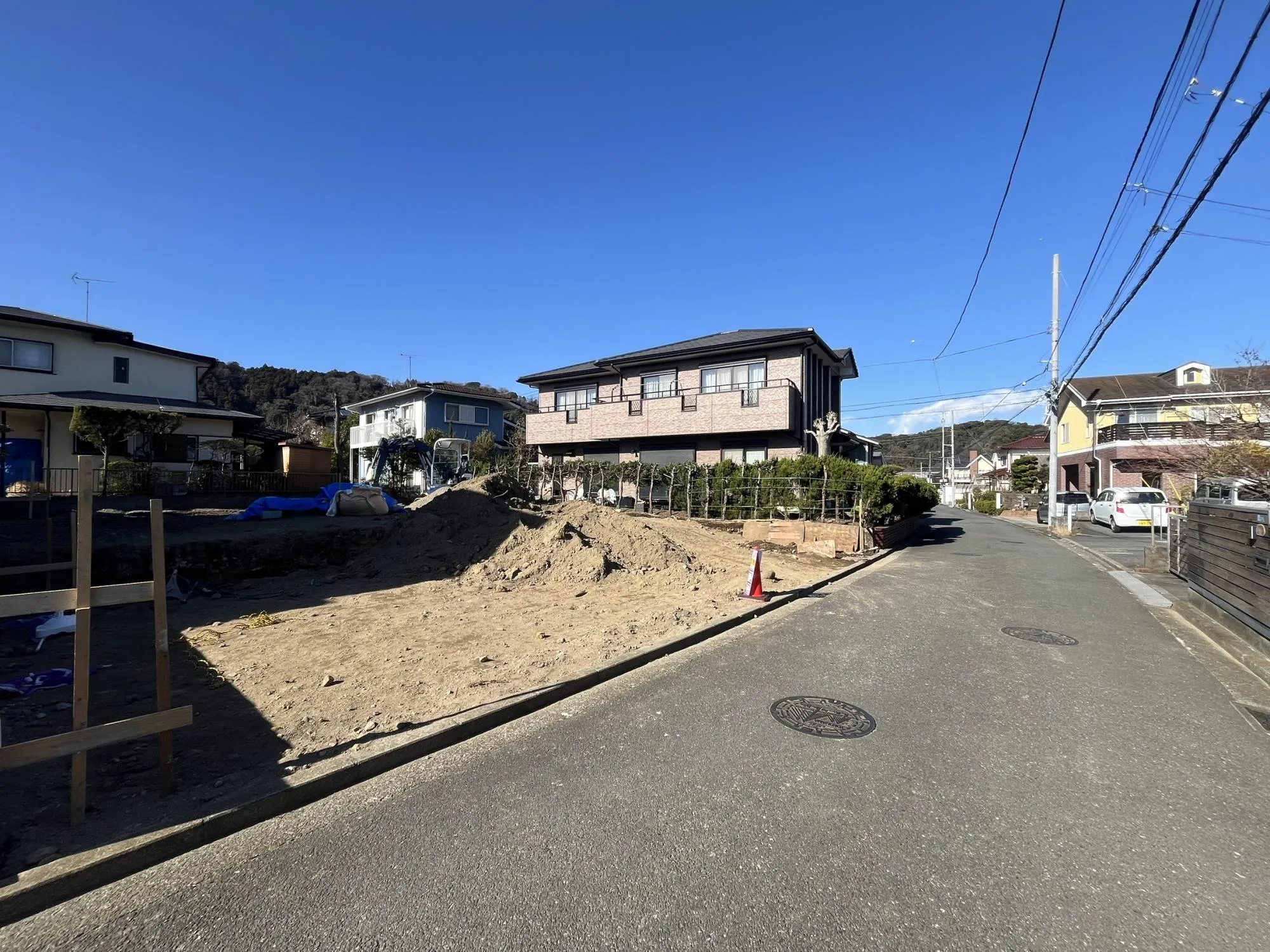 ご家族それぞれのお車も安心♪
カースペース4台分を確保しているので、来客時や将来のライフスタイル変化にも対応できます。