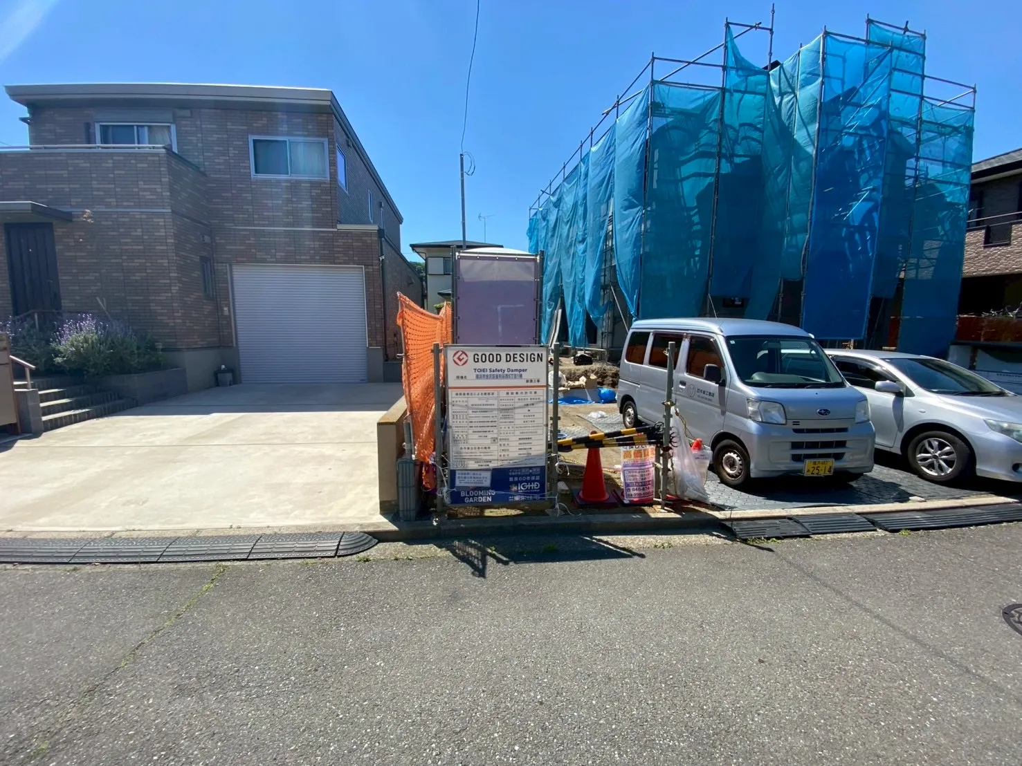 ご家族それぞれのお車も安心♪
カースペース4台分を確保しているので、来客時や将来のライフスタイル変化にも対応できます。