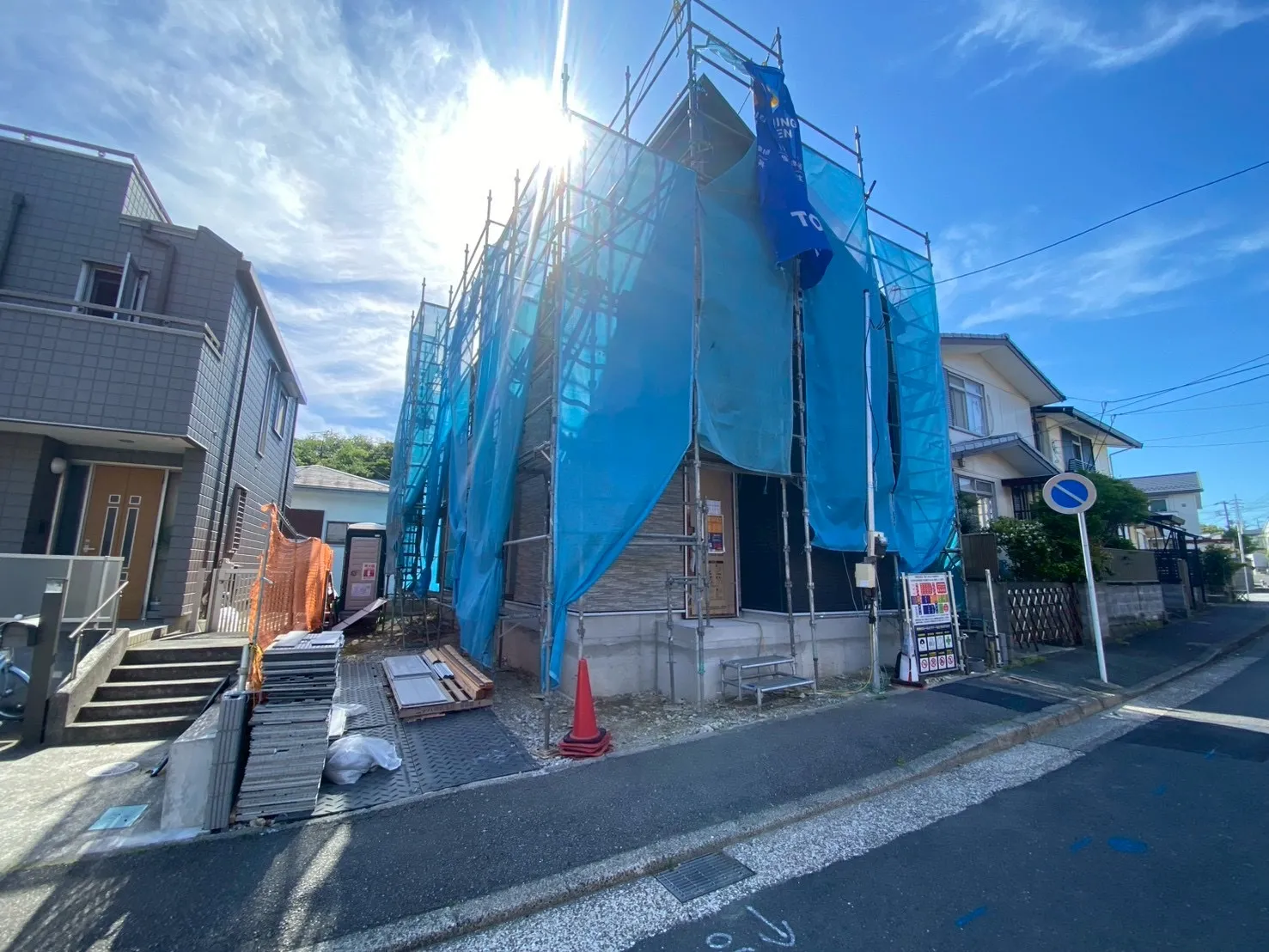 ご夫婦それぞれのお車も安心♪
カースペース2台分を確保しているので、来客時や将来のライフスタイル変化にも対応できます。