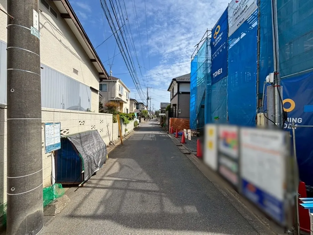 前面道路含む外観写真