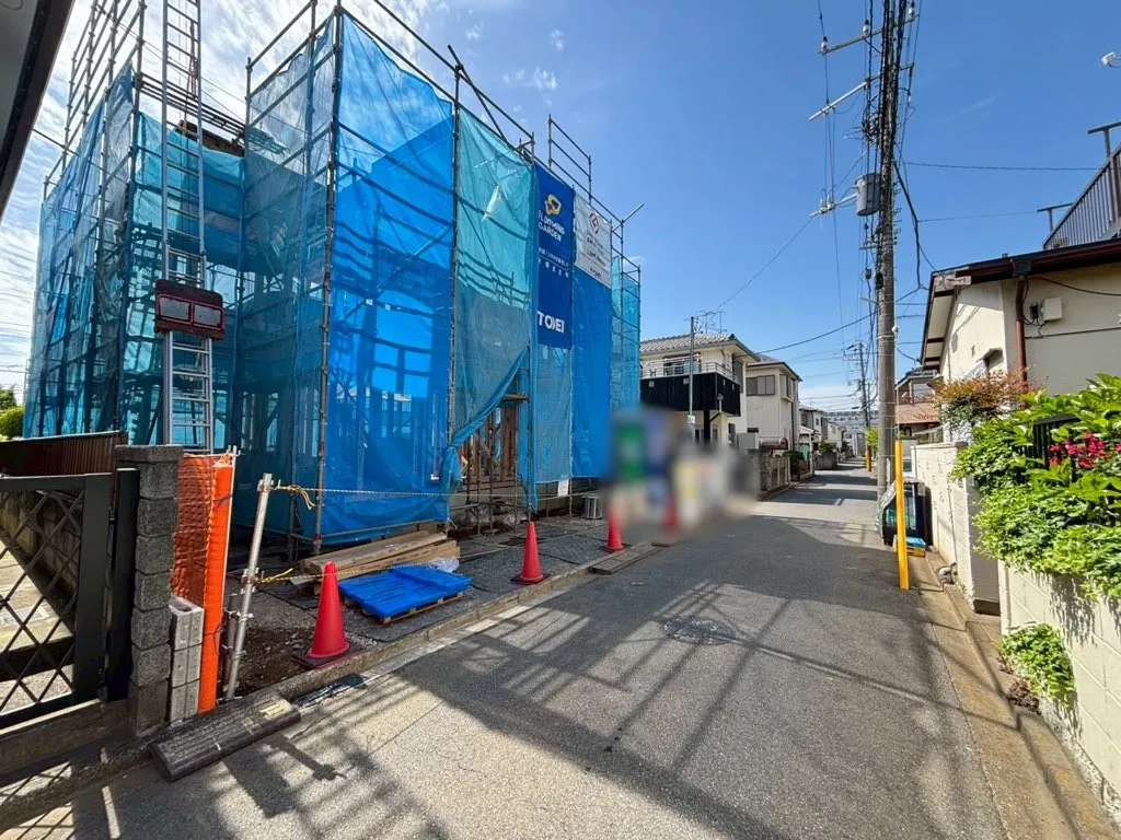 前面道路含む外観写真