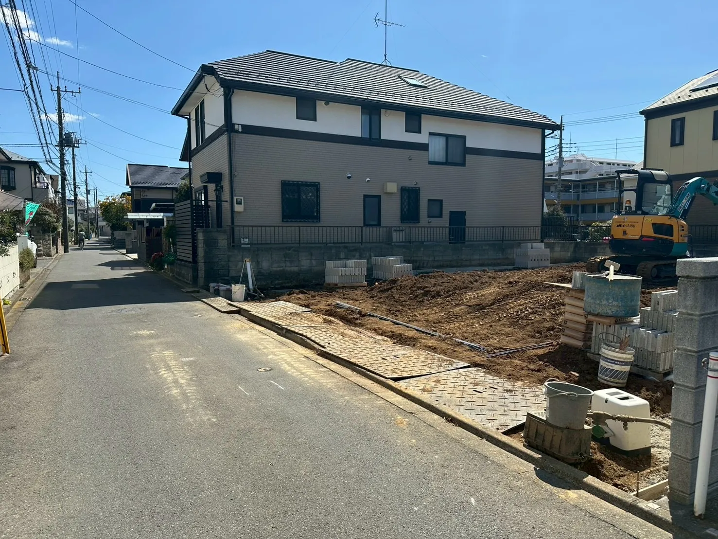 前面道路含む外観写真