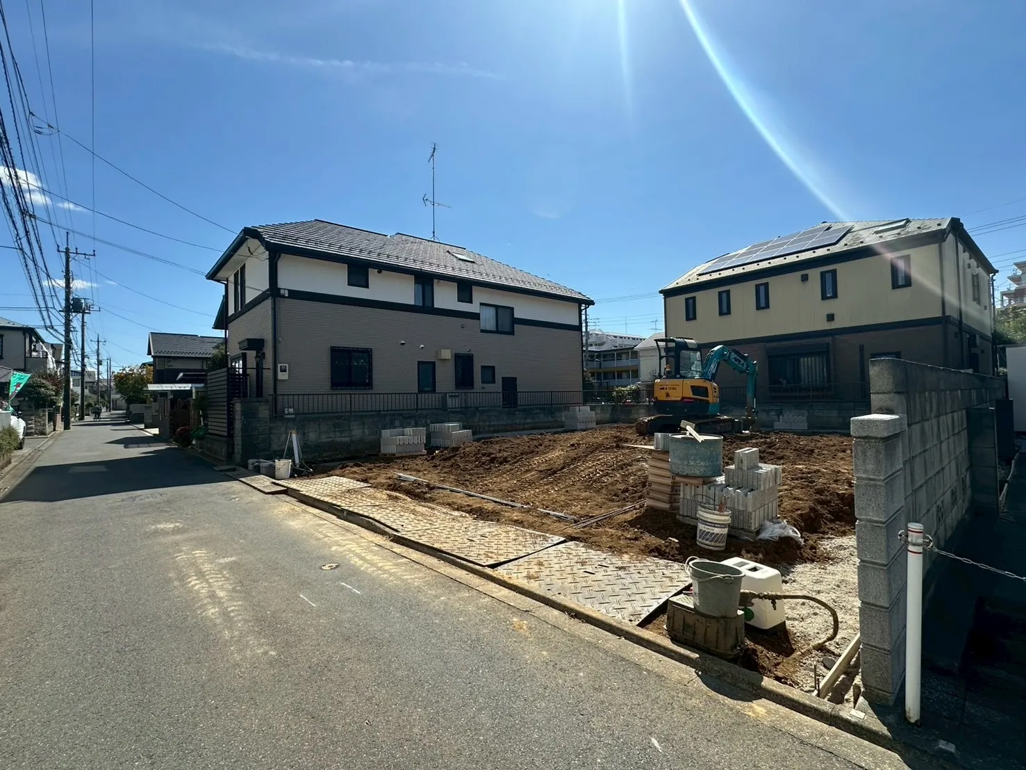 前面道路含む外観写真