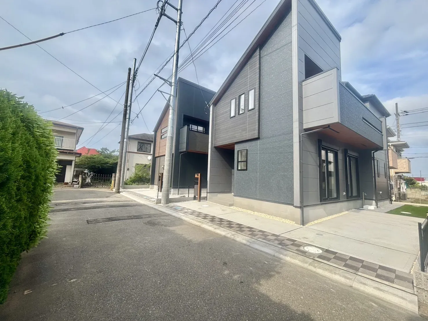 2号棟　前面道路含む現地写真