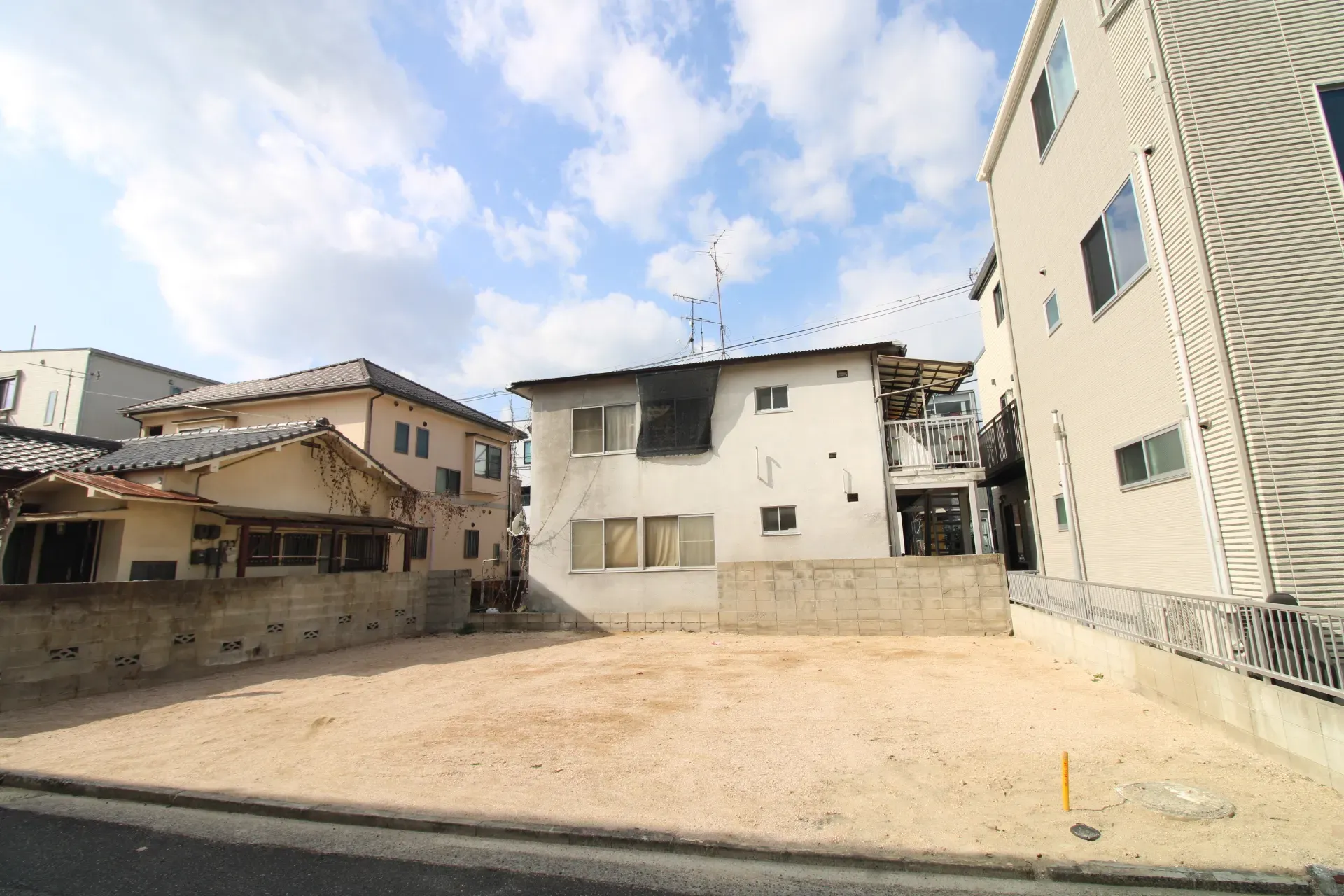 前面道路から見た宅地