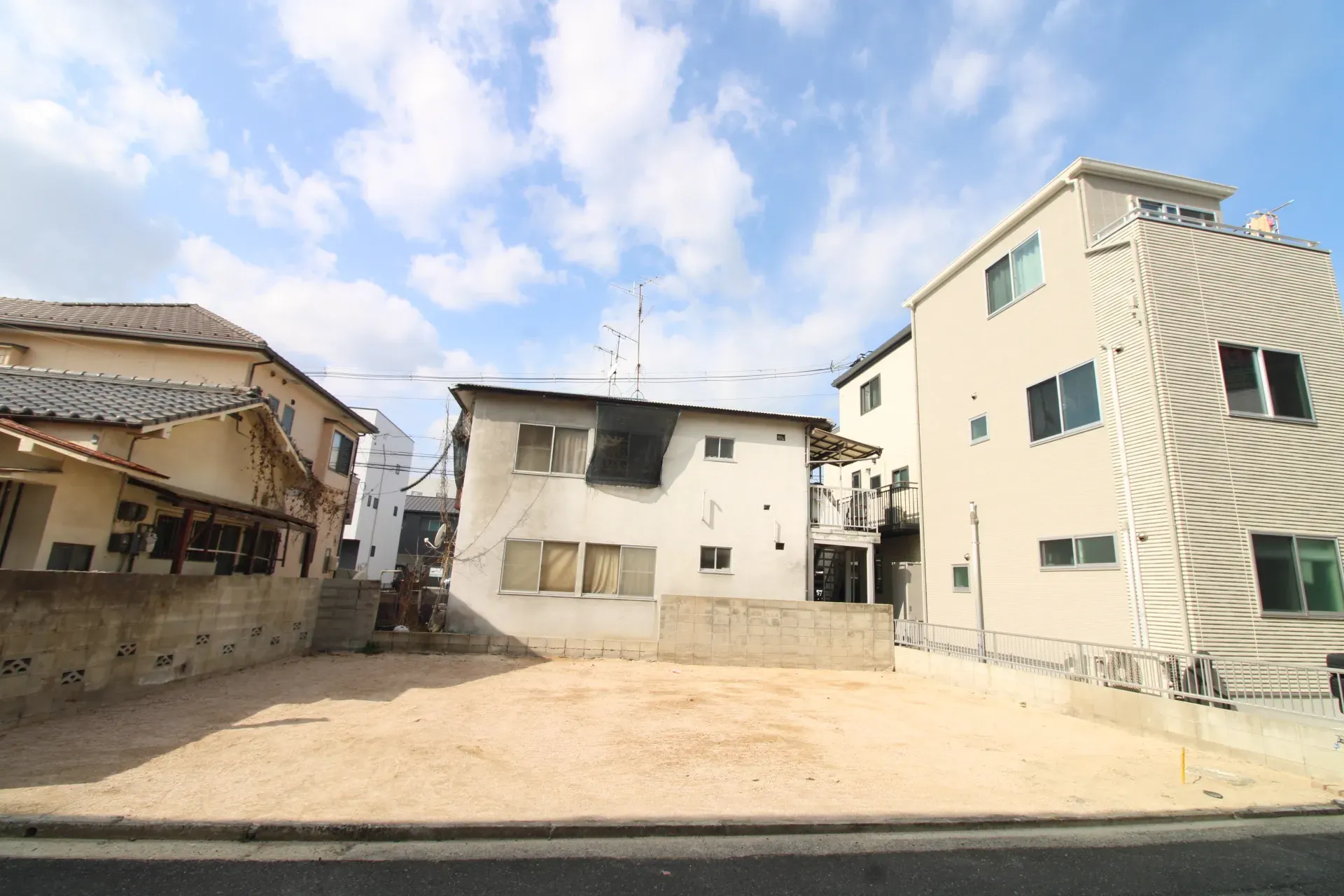 前面道路から見た宅地
