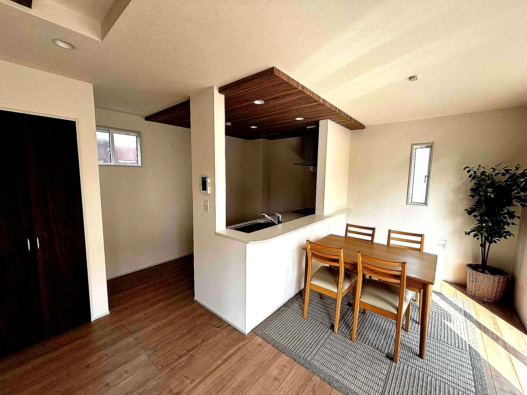 リビングスペースとは独立した空間でダイニングが楽しめます。