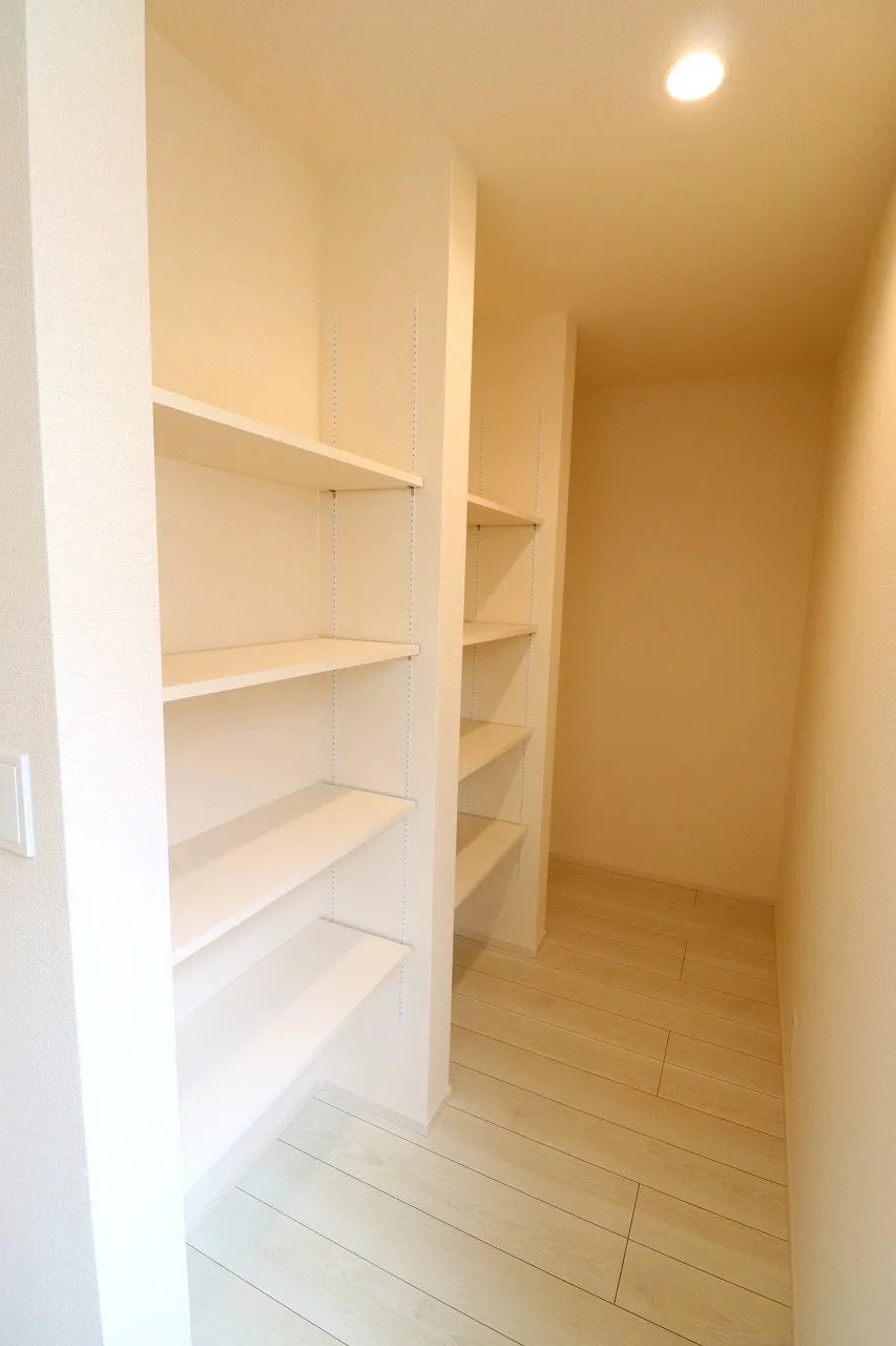 【1号棟パントリー】