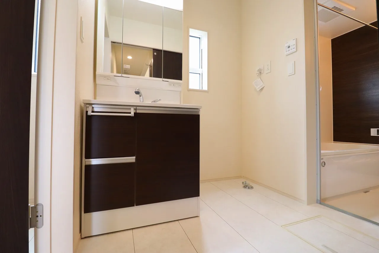 【1号棟洗面所】